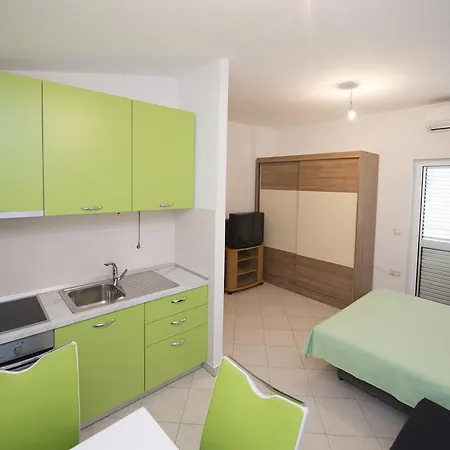 Tesija Apartament *